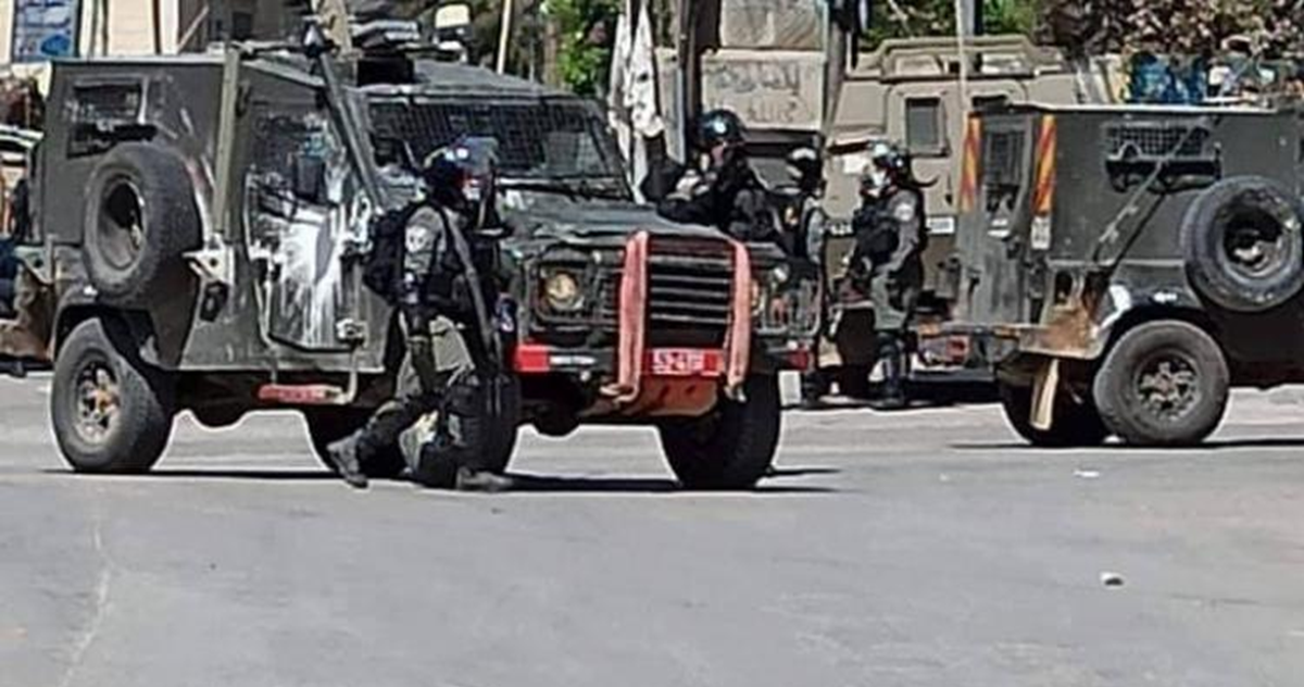إصابة مواطن برصاص الاحتلال خلال اقتحام كفر عقب